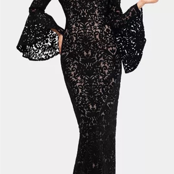 Xscape Black and Cream Long Sleeve Lace Dress - Picture 2 of 4